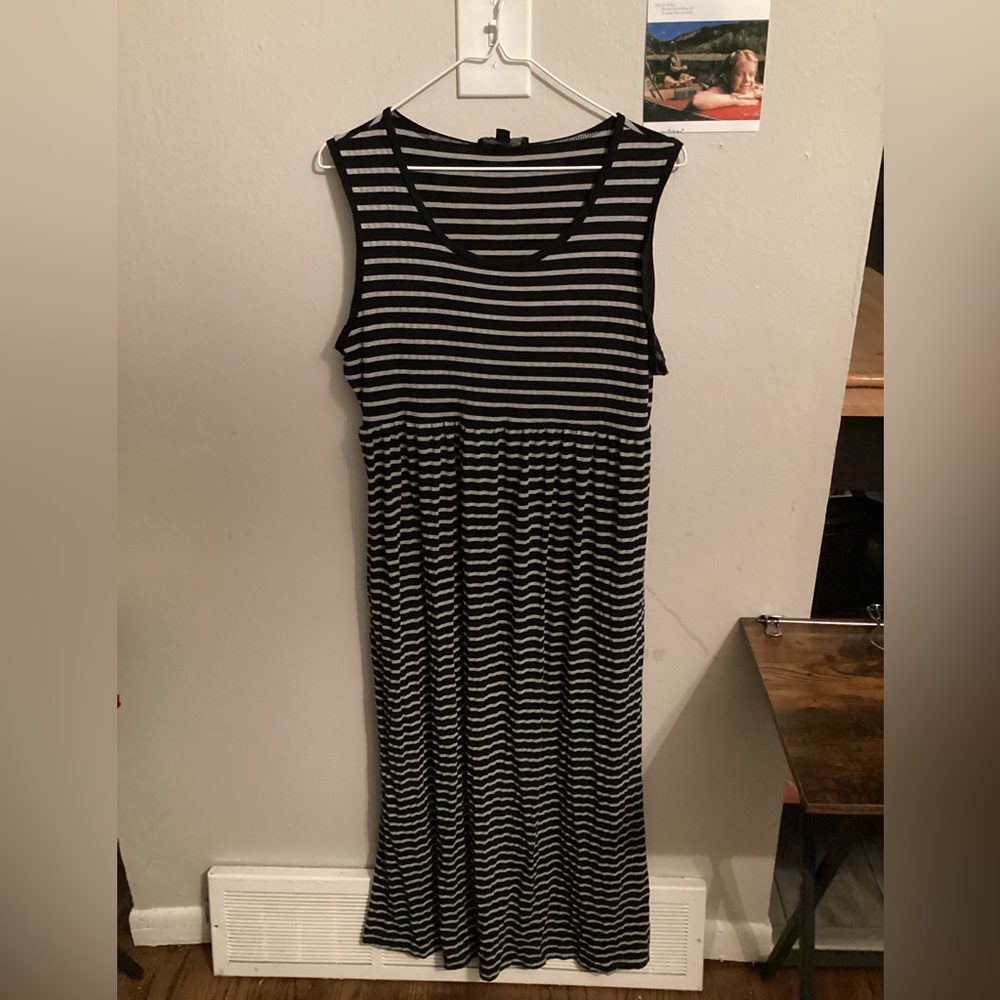 Suzanne Betro Women’s Large Striped Black and White Sleeveless Dress Tote2